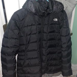women’s puffer north face. XL.
